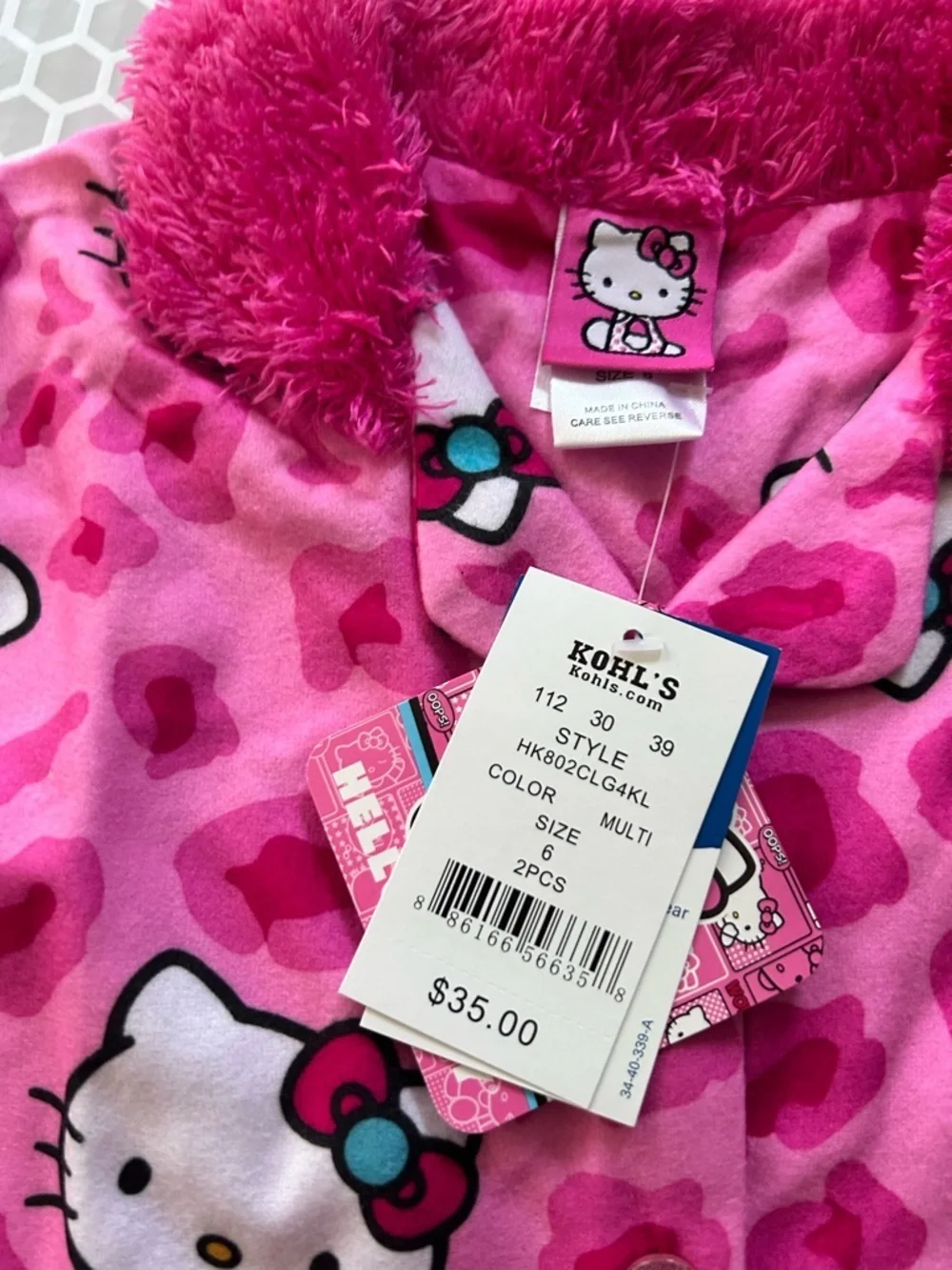 NWT Hello Kitty Pink Fuzzy Trim Girls' Pajama Set. Size 6